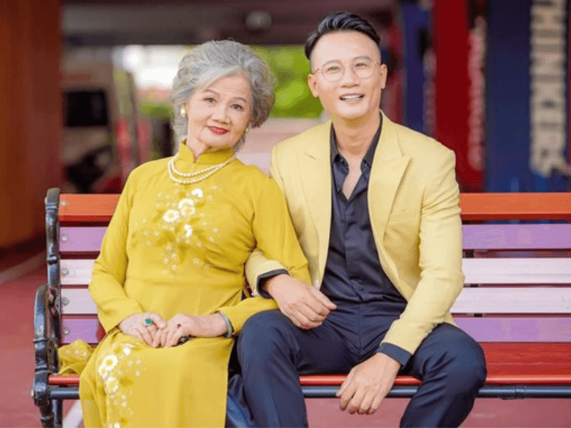 Hoàng Bách & Thục An